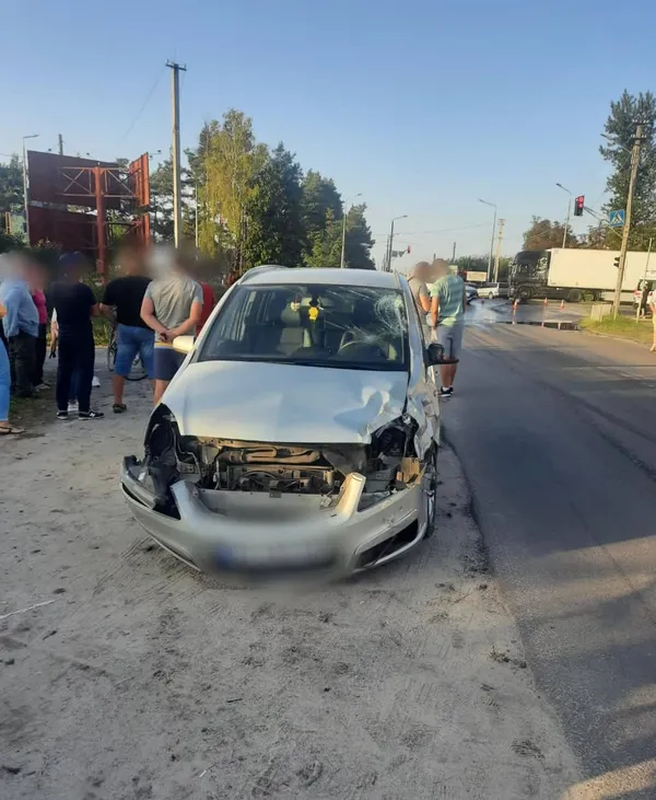 У Ковелі водійка «опеля» відправила на лікарняне ліжко мотоцикліста з пасажиркою (фото)