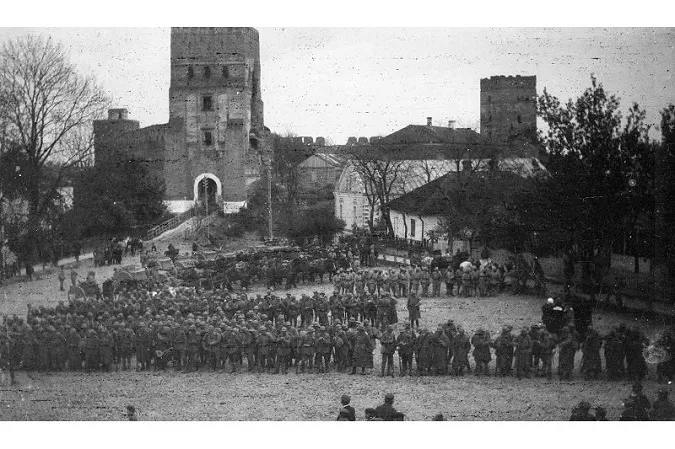 Розповіли, як Луцьк у 1922 році зустрічав Пілсудського (фото)