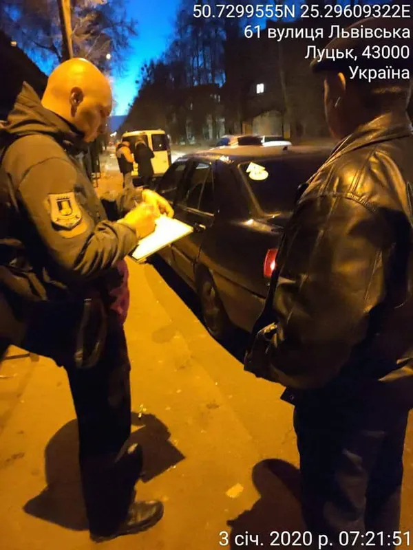 На Львівській «запасли» лучан, які підкидали сміття в чужі контейнери (фото)