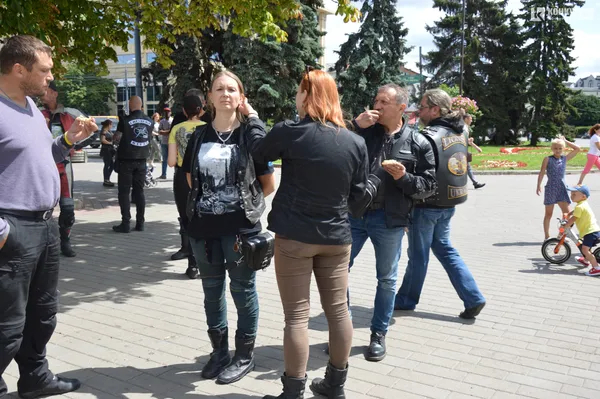На Театральній площі Луцька зібралися байкери