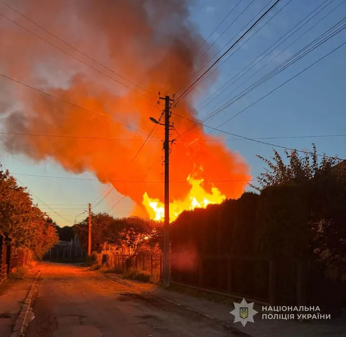 У Луцьку поліція документує пошкодження внаслідок нічної атаки росіян (фото)