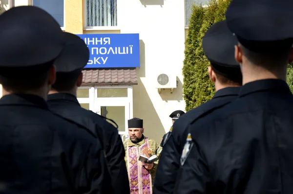 Нові патрульні поліцейські розповіли, як треба себе поводити на Пасху (фото)