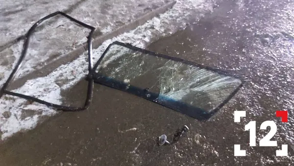 У Луцьку на Гнідавській авто в'їхало в стовп – водій загинув (фото, відео)