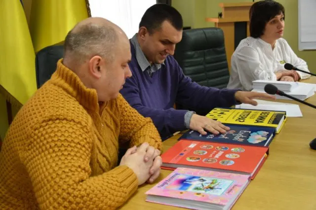 У Луцькому ЦНАПі презенували інформаційні картки шрифтом Брайля (фото)