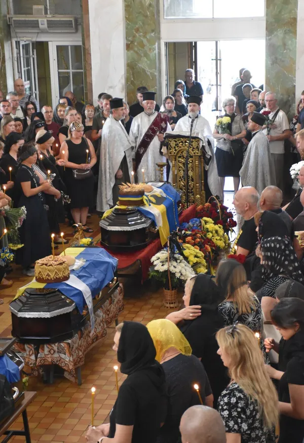 У Луцьку попрощалися із захисниками Вадимом Чвирем, Альбертом Свіцею та Павлом Корчуком (фото)