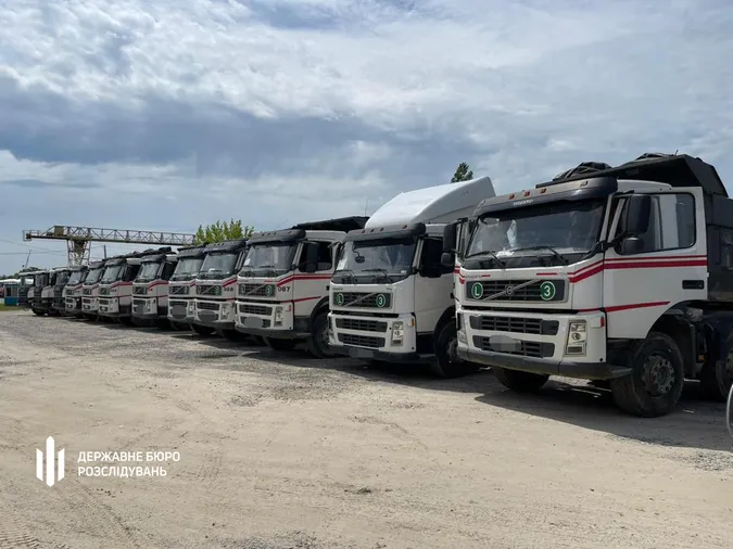 ЗСУ передали арештовані авто родичів Медведчука та Козака (фото, відео)