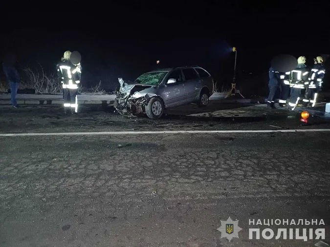 Тіло з авто дістали рятувальники: деталі смертельної ДТП у Луцькому районі (фото)