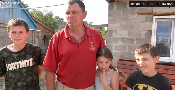 Один кінь, одна корова та суцільні пустки: як виживає відрізане від світу село на Волині (відео)