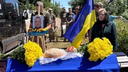 У Нововолинській громаді попрощались із 45-річним Героєм Василем Зарембою (фото)