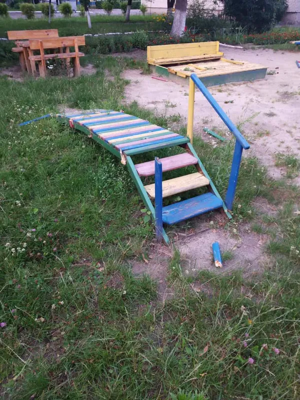 У Луцьку вандали зіпсували територію дитячого садочка (фото)