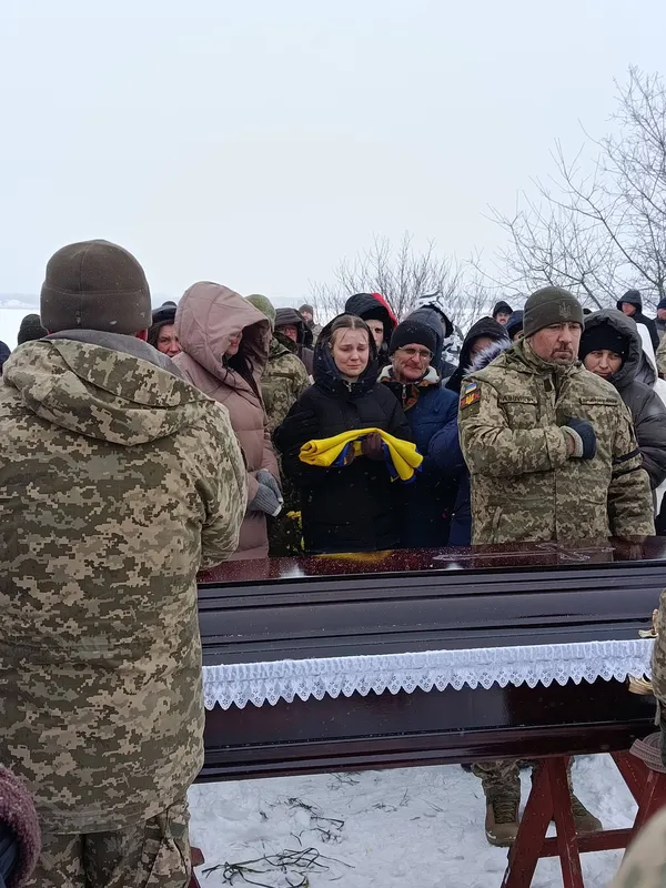 Очі людей були повні сліз: на Волині попрощалися із воїном Богданом Дубенчуком (фото)