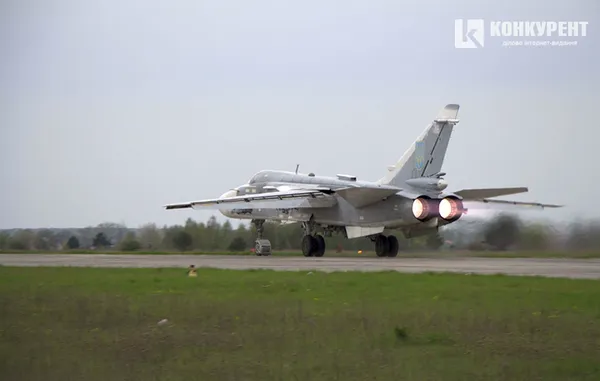 Журналістам з ЄС показали військову авіацію в Луцьку