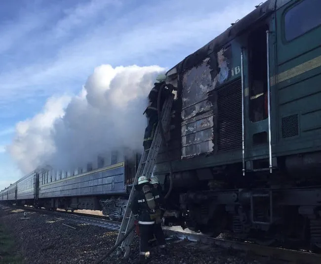 На Миколаївщині на ходу загорівся поїзд із пасажирами (фото)