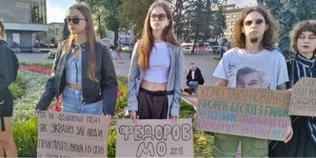 У Луцьку сотня людей вийшла на акцію за повернення Федорова на посаду Міноборони (фото)