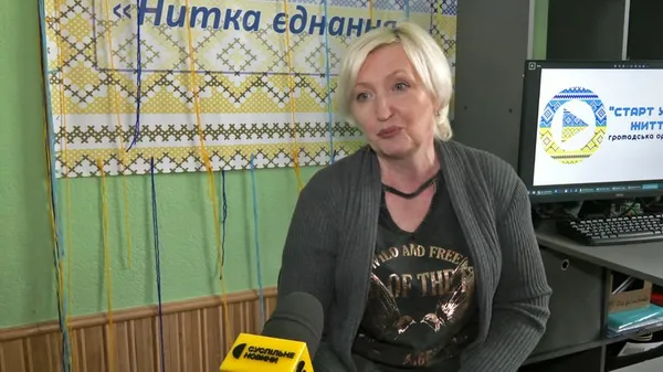 Хочуть попасти в Книгу рекордів: у Луцьку в'яжуть найбільший в Україні прапор (відео)