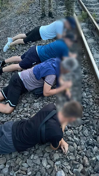Залучили підлітків: четверо чоловіків хотіли незаконно потрапити в Угорщину