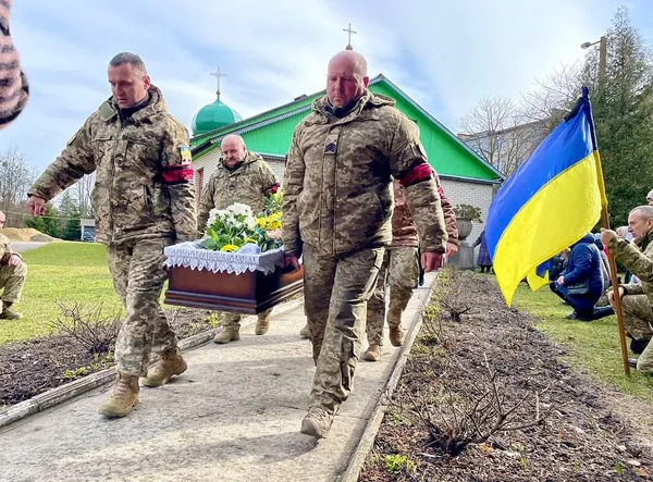 У Нововолинську провели в останню дорогу Романа Филипенка (фото)