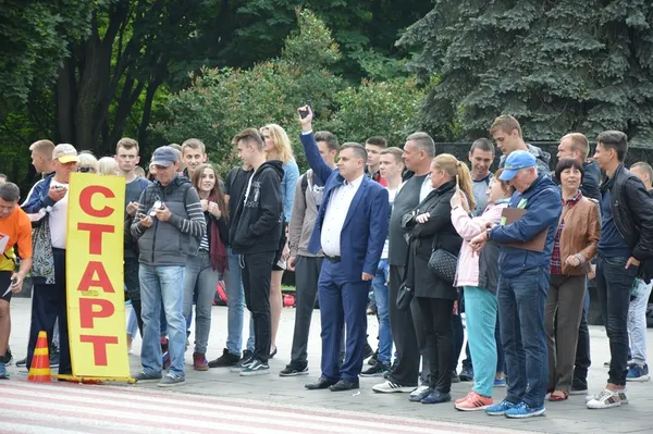 У центрі Луцька понад 400 бігунів змагалися за перемогу (фото)