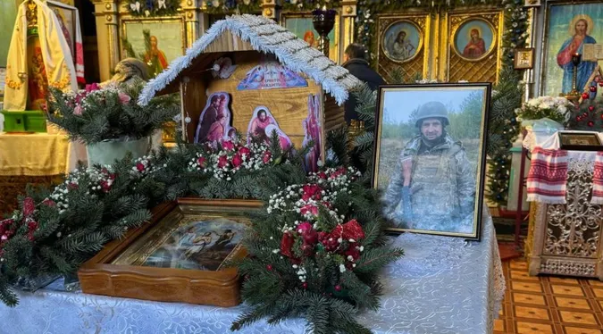 Двоє маленьких дітей лишилися без тата: на Волині попрощалися із воїном Андрієм Симчуком (фото)