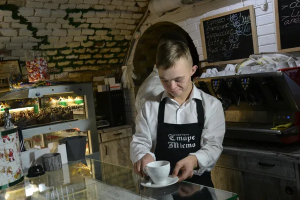 У Луцьку запрацювала кав'ярня «Старе місто» з «сонячними» офіціантами (фото)