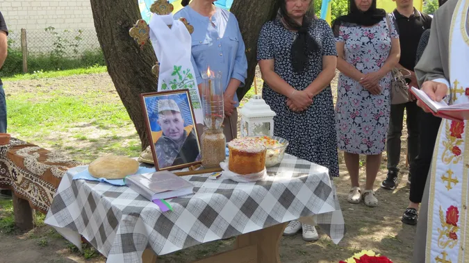 Прощались всім селом: на Волині провели в останню дорогу Геннадія Гогулю (фото)