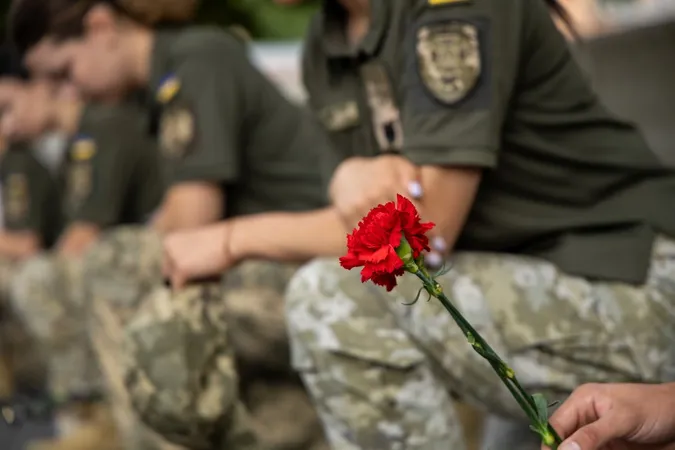 💔На Хмельниччині в останню дорогу провели молодого офіцера Волинського прикордонного загону Артема Кедруна