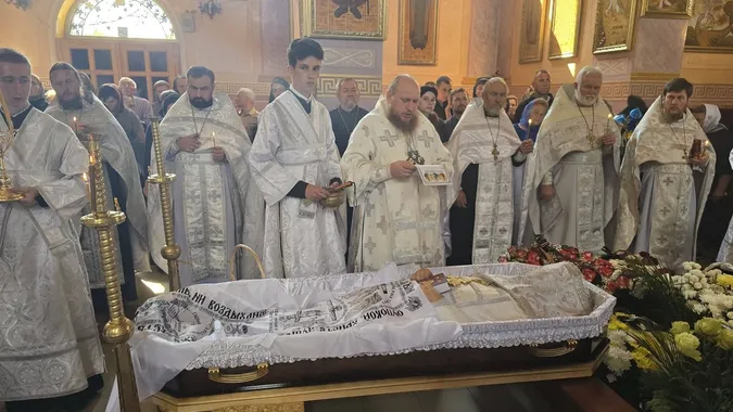 У Луцьку прощалися із священником з церкви УПЦ МП (фото)