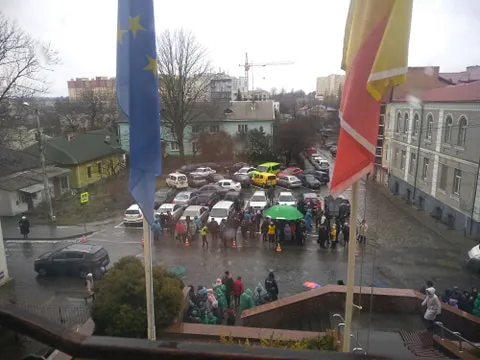 Перенесення Старого ринку: базарники мітингують під Луцькрадою (фото)
