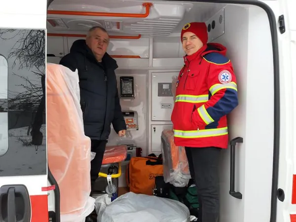 Волинська «швидка» отримала нові авто для порятунку хворих на COVID-19 (фото)