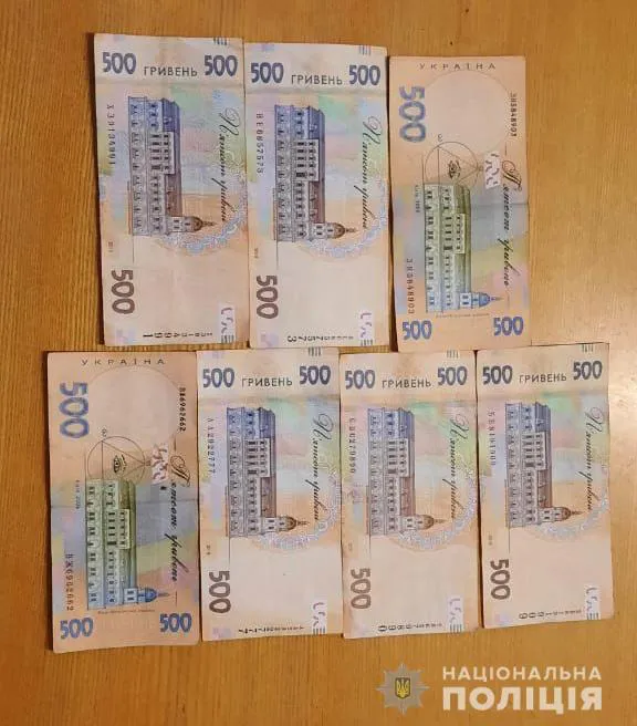Гроші, алкоголь, закуска: у Луцькому районі обчистили магазин (фото, відео)