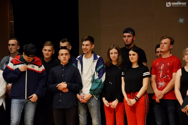 Хірунья, львівська гопота та стриптиз від мами: у Луцьку відбулася студентська «Ліга сміху» (фото)