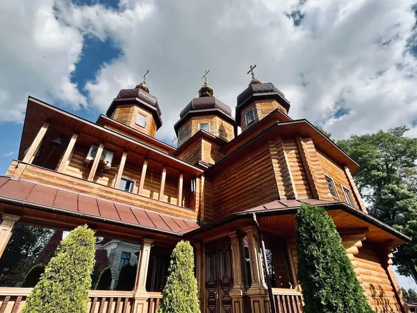 Відспівали у храмі, який зводив із батьком: у Володимирі попрощалися з воїном Сергієм Литовкою (фото)