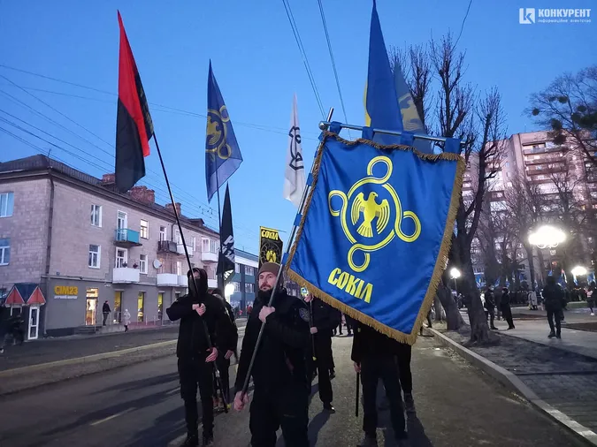 З волинкою та барабанами: у Луцьку пройшов «Марш правих традицій» (фото, відео)