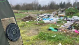 Екологічне лихо: поблизу Луцька виявили два величезні стихійні сміттєзвалища (фото)