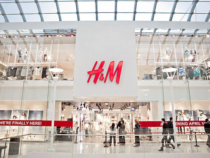H&M видалив рекламу шкільної форми через звинувачення у сексуалізації дітей