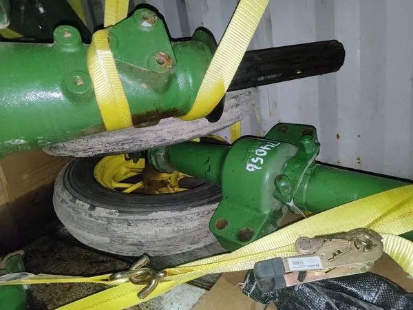Через «Ягодин» хотіли провезти раритетний трактор John Deere 1938 року (фото)