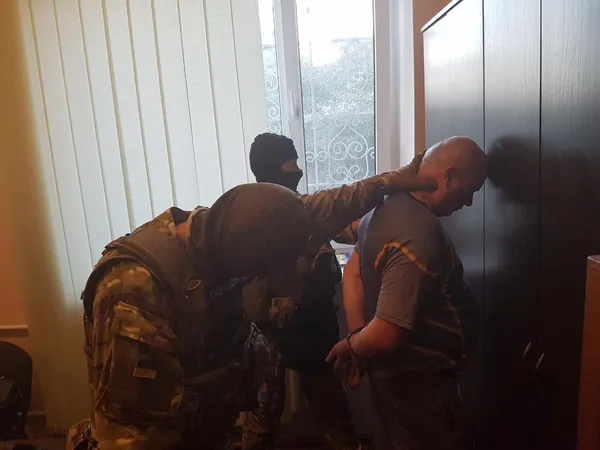 На Волині затримали чоловіка, який намагався підкупити прокурора 