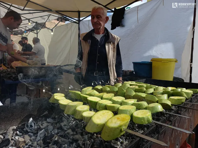 У Луцьку стартував фестиваль вуличної їжі Lutsk Food Fest (фоторепортаж)