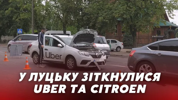 У Луцьку на Рівненській – аварія за участю таксі Uber (фото, відео)