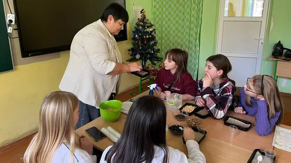 Учні волинського ліцею відкрили справжню ферму в укритті