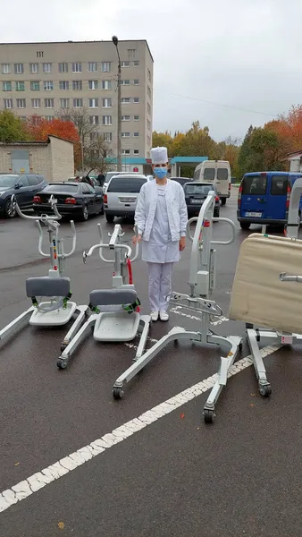 Матраци, візки та ліжка: луцька лікарня отримала благодійну допомогу (фото)