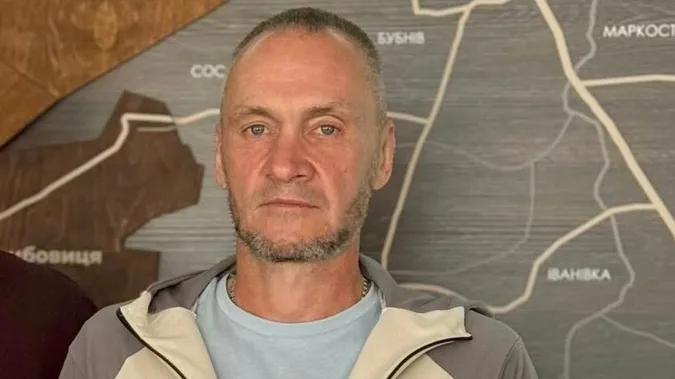 21 місяць у неволі: у Нововолинську зустріли звільненого з полону бійця Дмитра Аксененка (фото)