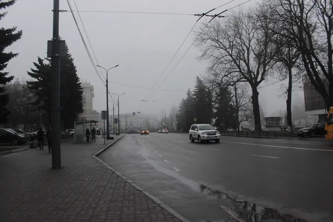Напередодні Нового року Луцьк огорнув туман (фото)