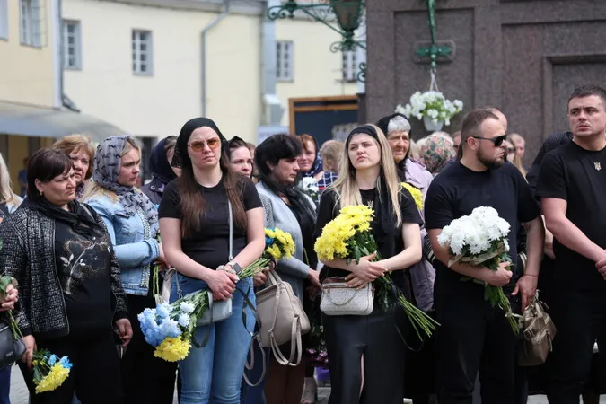У Луцьку попрощалися із загиблими захисниками Олександром Махновцем та Валерієм Максимчуком (фото)