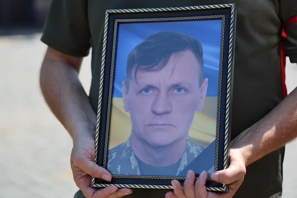 Загинули в боях на Курщині: у Свято-Троїцькому соборі Луцька відспівали Леоніда Матвійчука та Олександра Єдинака (фото)