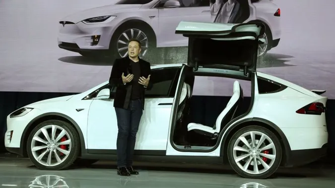 Ілон Маск розповів, коли чекати першу Tesla європейського виробництва