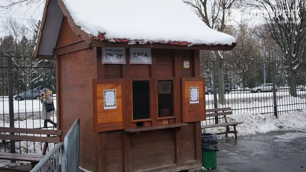 У центрі Луцька відкрили ковзанку (фото)