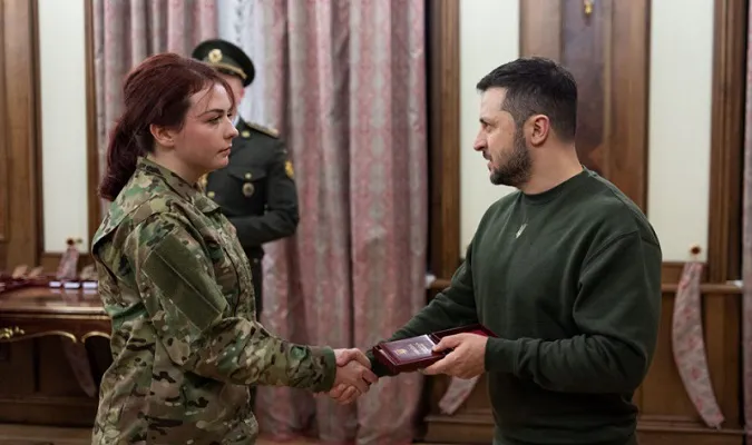 Президент нагородив захисницю «Азовсталі» Пташку орденом «За мужність»