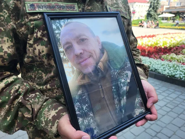 Війна забирає найкращих: у Ковелі попрощалися із Юрієм Лобашовим та Олександром Дубуком (фото)