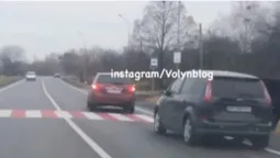 У селі біля Луцька сталася ДТП за участю трьох автомобілів (відео)
